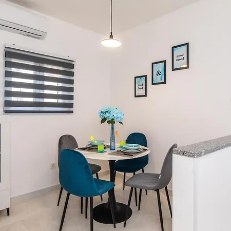 Tina With Seaview Krk Town